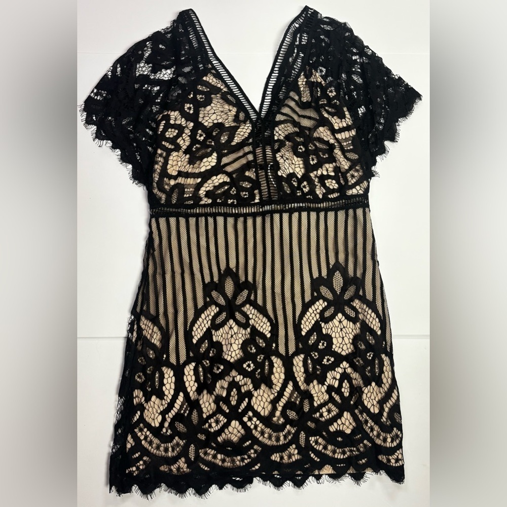 317. Boohoo Boutique Black and Cream Lace Mini Dress - Picture 3 of 6